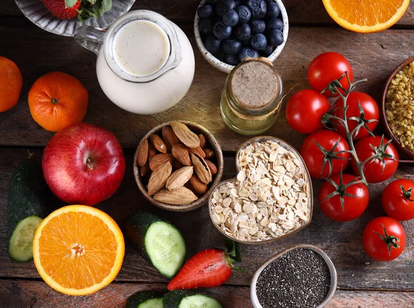 Superfood Produkte Auf Holz Hintergrund — Stockfoto