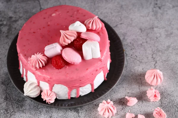 디저트로 맛있는 분홍빛 케이크 — 스톡 사진