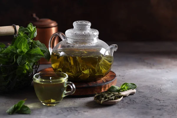 Alla Menta Verde Una Teiera — Foto Stock