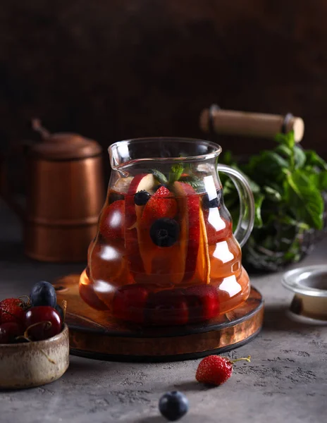 Çaydanlıkta Meyve Çayı — Stok fotoğraf