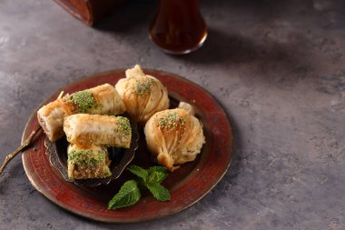 Arap tatlıları fındıklı baklava