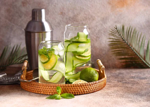 Sommerlimonade Mit Limette Und Gurke — Stockfoto