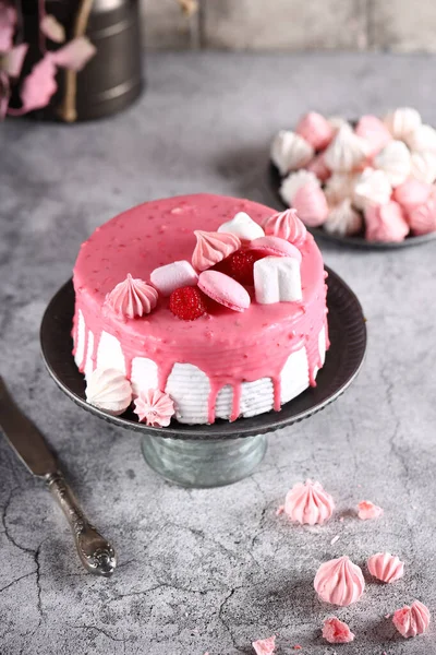 Feestelijke Roze Taart Als Dessert — Stockfoto