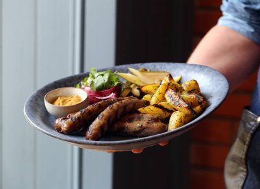 Sağlıklı yemek için kızarmış bbq eti.