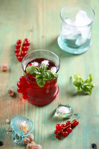 Bebida Com Groselha Baga Vermelha Fresca — Fotografia de Stock