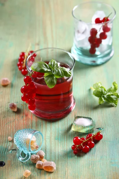Bebida Com Groselha Baga Vermelha Fresca — Fotografia de Stock