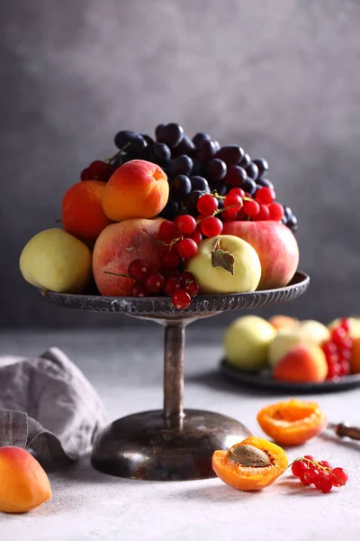 Stilleven Vers Fruit Een Vaas — Stockfoto