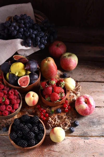 Bio Reifes Sortiment Von Beeren Und Früchten Herbsternte — Stockfoto