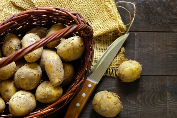 Organic Fresh Raw Potatoes Rustic Style — Stock Photo, Image