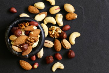 fındık karışımı ahşap arka plan, sağlıklı gıda üzerinde