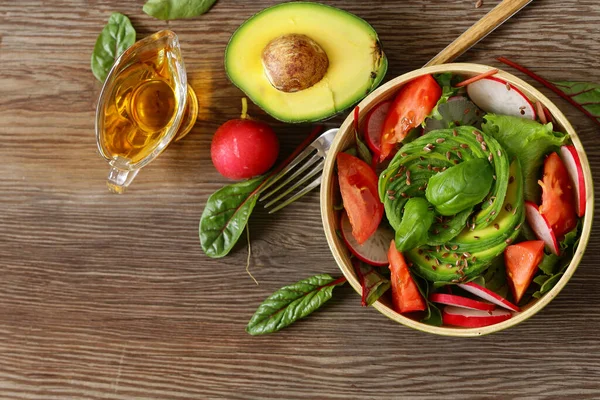 Frischer Salat Mit Tomaten Und Rettich Gesunde Kost — Stockfoto