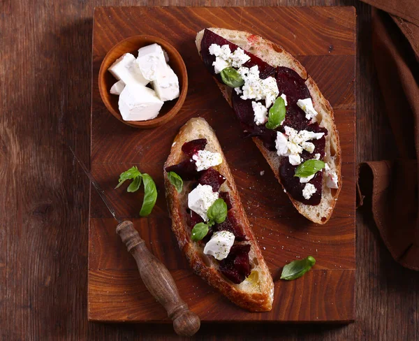 Bruschetta Med Getost Och Bakade Betor — Stockfoto