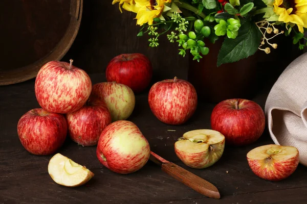 Manzanas Rojas Maduras Otoño Naturaleza Muerta — Foto de Stock