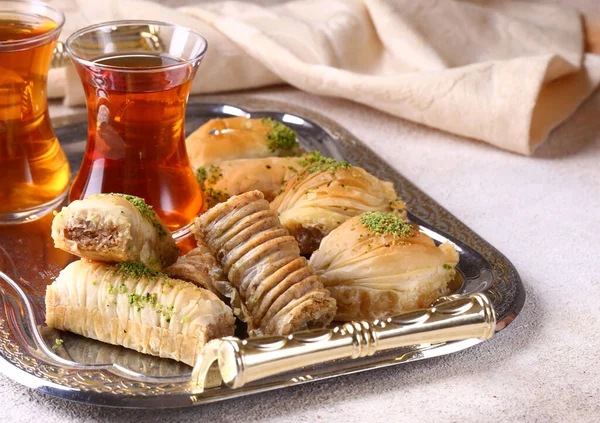 Baklava Aux Bonbons Turcs Avec Thé Pour Dessert — Photo