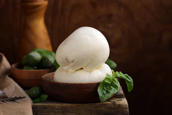 Fromage Mozzarella Naturel Frais Sur Une Assiette — Photo