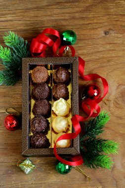 çikolata şekerleme truffle tatlı Noel için hediye kutusu