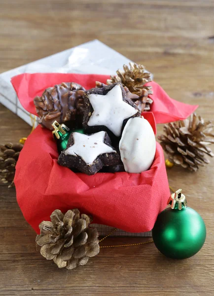 Biscuits au pain d'épice de Noël au chocolat, cadeau sucré — Photo