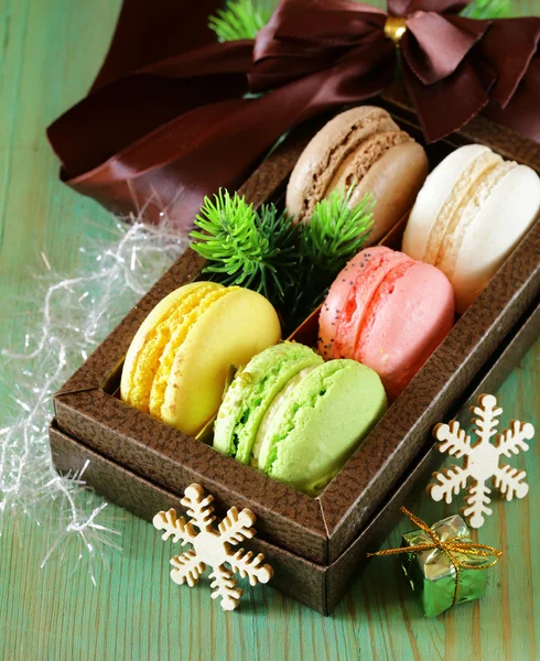 Multicolor French macaroons sweet treats Christmas present — Stock Photo, Image