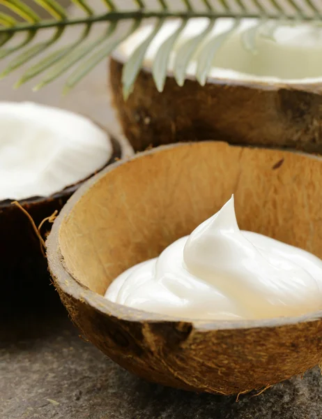 Crema de coco natural hidratante para la cara y el cuerpo —  Fotos de Stock