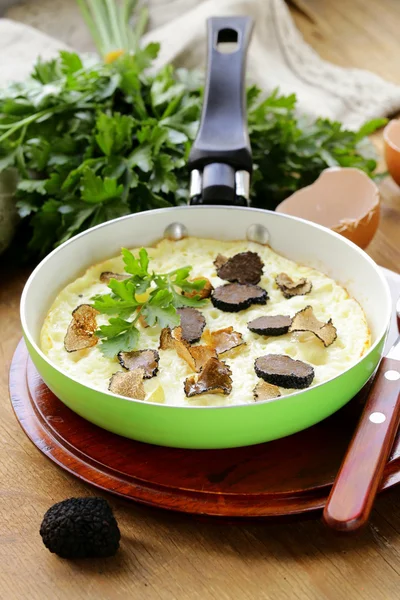 Gourmet omelette with black truffle and herbs — Stock Photo, Image