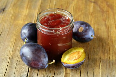 taze çilek ile doğal organik Erik reçeli