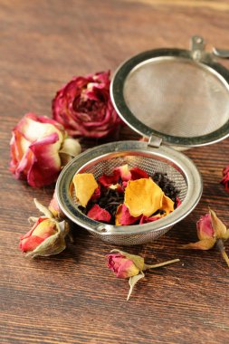 ahşap zemin kuru güller doğal organik çay