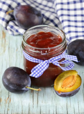 taze çilek ile doğal organik Erik reçeli