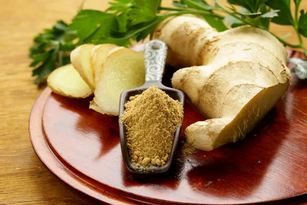 Ground and fresh ginger traditional oriental spice — Stock Photo, Image