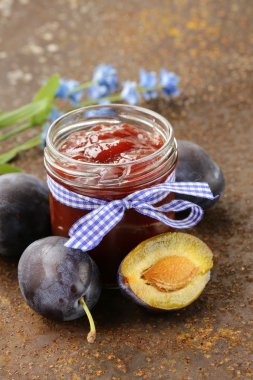 taze çilek ile doğal organik Erik reçeli