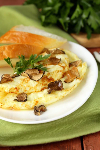 Gourmet omelette with black truffle and herbs — Stock Photo, Image