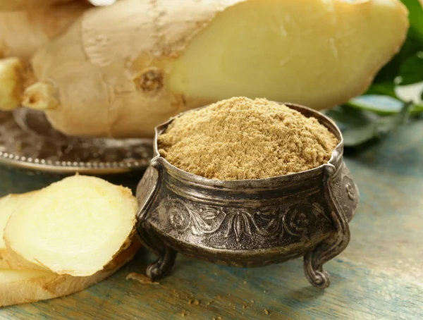 Ground and fresh ginger traditional oriental spice — Stock Photo, Image