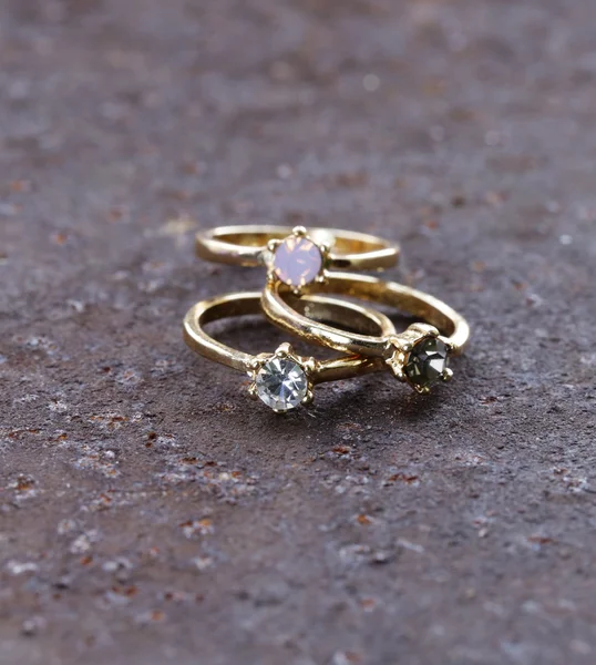 Gold ring with diamond on old iron background macro shot — Stock Photo, Image