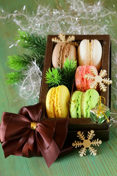 Multicolor French macaroons sweet treats Christmas present — Stock Photo, Image