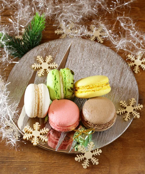 Multicolor French macaroons sweet treats Christmas present — Stock Photo, Image