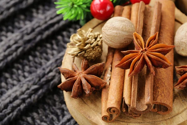 Spices anise, cinnamon, nutmeg on warm knitted background — Stock Photo, Image