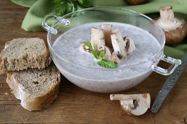 Purea di zuppa di funghi con champignons freschi e prezzemolo — Foto Stock