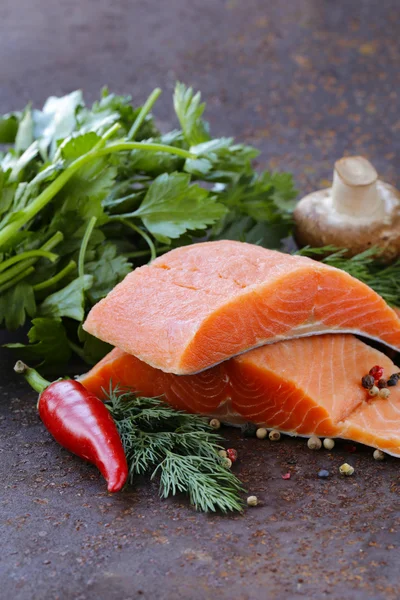 Fresh salmon (red fish) fillet with herbs, spices and vegetables - healthy food — Stock Photo, Image