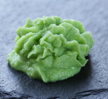 Geleneksel Japon hardal sosu wasabi suşi için