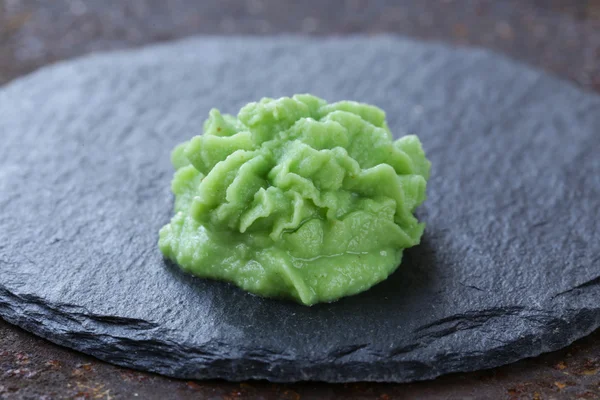 Molho de mostarda japonês tradicional wasabi para sushi — Fotografia de Stock