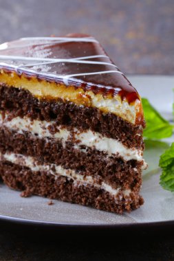 Lezzetli tatlı festival kek çikolata ve meyve parçası