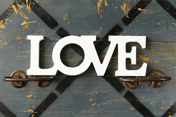Letras "amor" e caixa de presente, conceito de dia dos namorados — Fotografia de Stock
