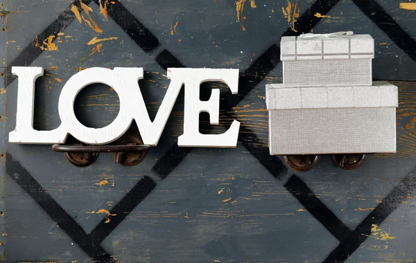 Letras "amor" y caja de regalo, concepto del día de San Valentín —  Fotos de Stock