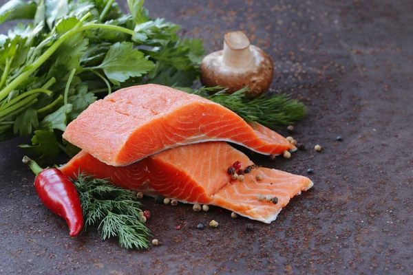 Fresh salmon (red fish) fillet with herbs, spices and vegetables - healthy food — Stock Photo, Image