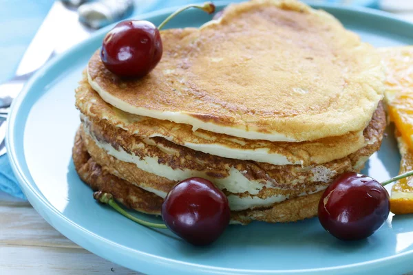 Sweet dessert pancakes in the shape of a heart for breakfast — Stock Photo, Image