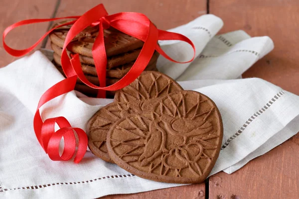 Postre para el día de San Valentín galletas en forma de corazón, símbolo del amor —  Fotos de Stock