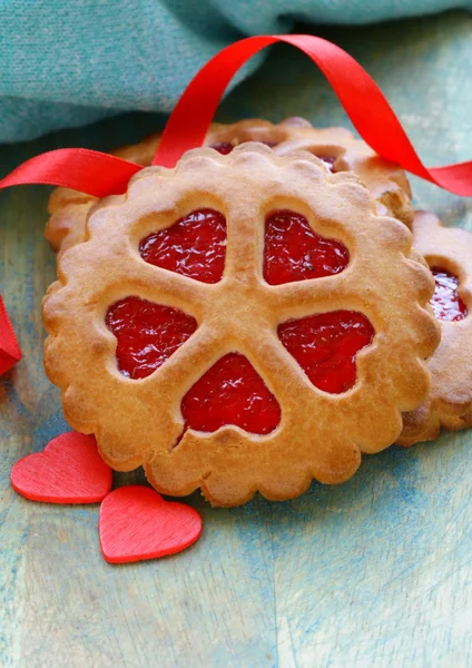 Dessert zum Tag des Hl. Valentinskekses in Herzform, Symbol der Liebe — Stockfoto