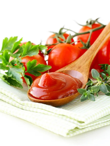 Natürliche Tomatensauce (Ketchup) mit Kräutern und Gewürzen — Stockfoto