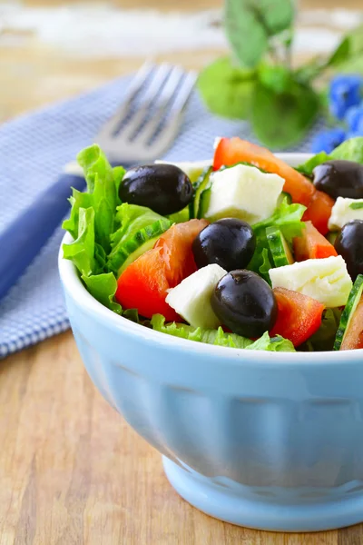 Görög saláta, paradicsom és olajbogyó sajt — Stock Fotó