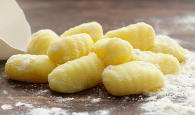 Patates ve yumurta ile hazırlanan geleneksel İtalyan gnocchi