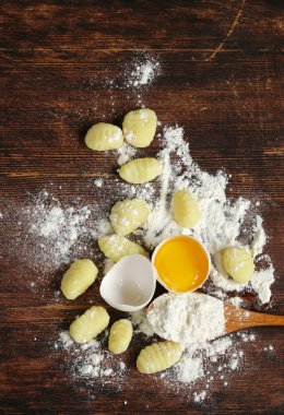 Patates ve yumurta ile hazırlanan geleneksel İtalyan gnocchi